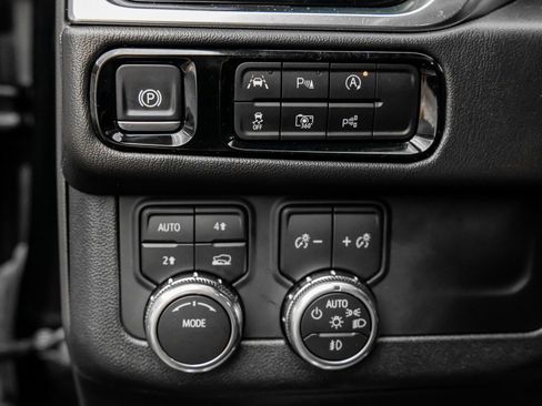 Used 2025 GMC Yukon Denali image 51