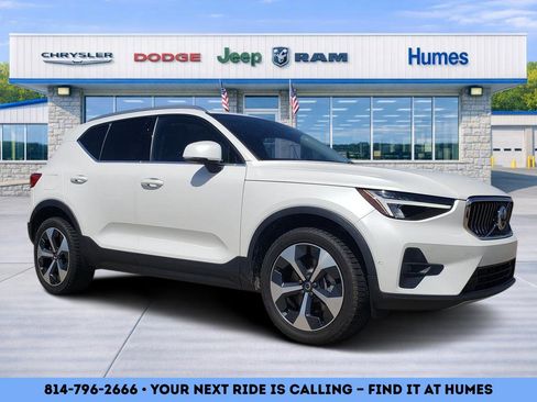 Used 2024 Volvo XC40 B5 Plus AWD/4WD image 1
