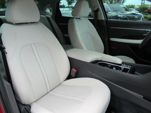 Used 2024 Hyundai Sonata SEL w/ Convenience Package FWD image 8