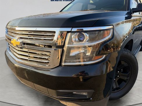 Used 2016 Chevrolet Suburban LT image 2
