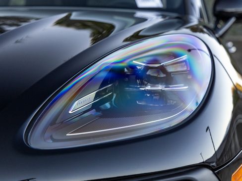 New 2026 Porsche Macan image 16