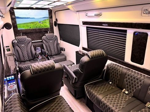 Used 2023 Mercedes-Benz Sprinter 3500 w/ Parking Package image 18