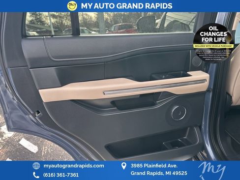 Used 2022 Ford Expedition Limited image 19