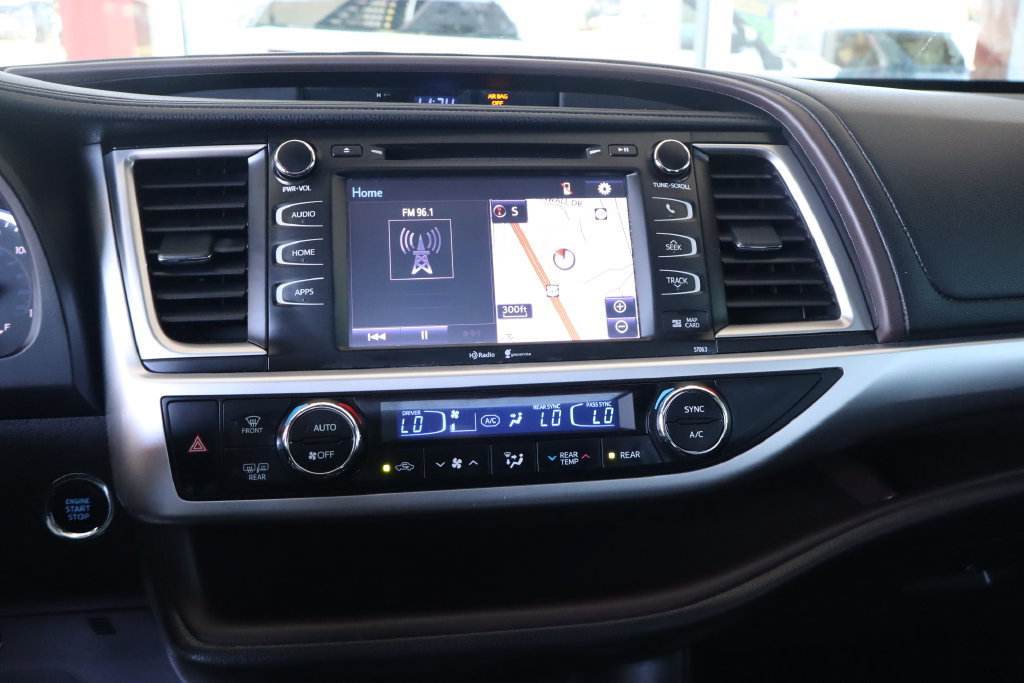 Used 2015 Toyota Highlander XLE AWD/4WD image 22