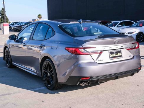 Used 2025 Toyota Camry SE FWD image 6