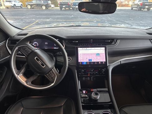 Used 2023 Jeep Grand Cherokee Limited image 22