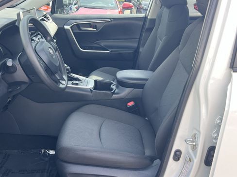 Used 2025 Toyota RAV4 XLE AWD/4WD image 12