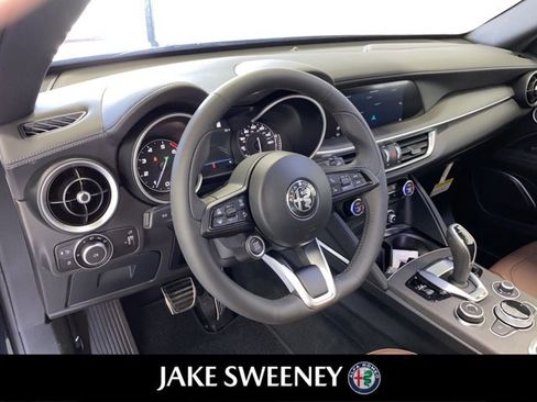 Used 2023 Alfa Romeo Stelvio Ti image 17