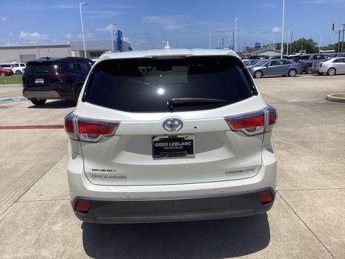 Used 2014 Toyota Highlander Limited Platinum AWD/4WD image 6