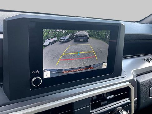 Certified 2025 Toyota Tacoma SR5 AWD/4WD image 27