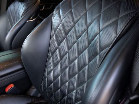 Used 2022 Mercedes-Benz S 580 4MATIC Sedan w/ AMG Line Package image 46