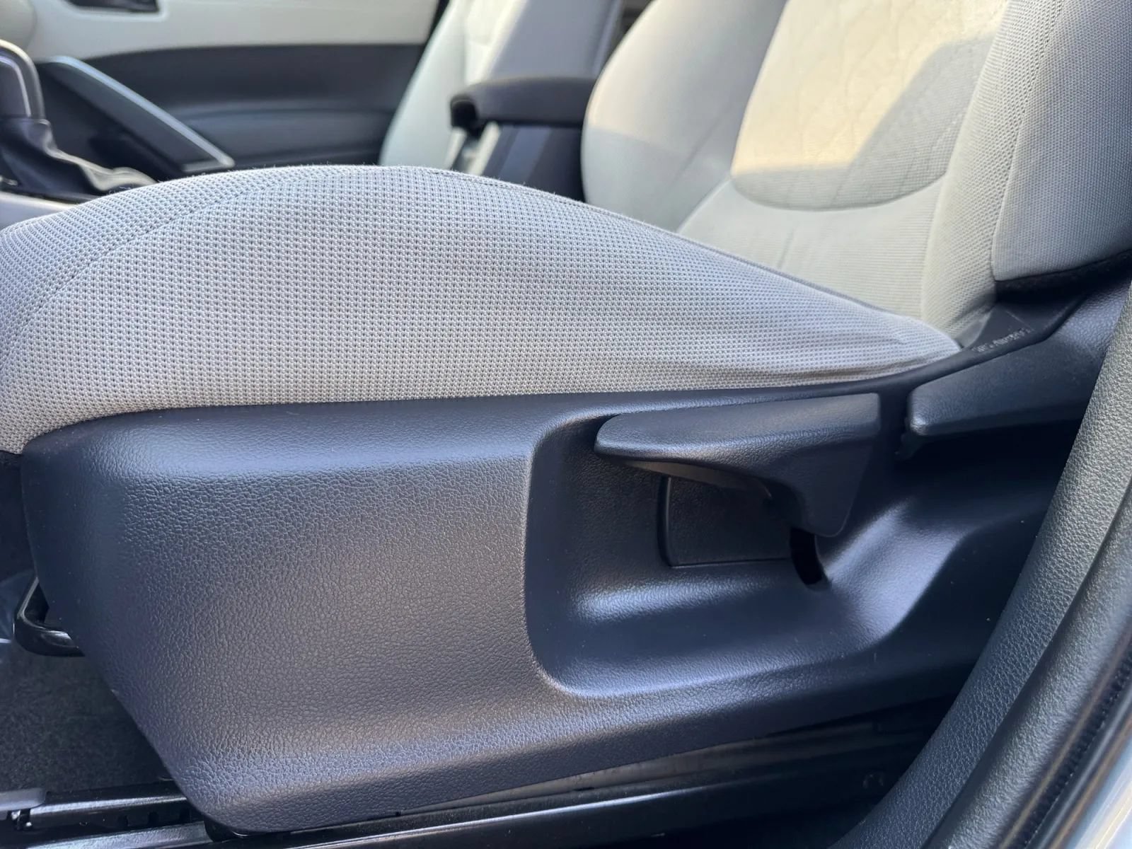 Used 2022 Toyota Corolla Cross LE w/ Moonroof Package AWD/4WD image 23