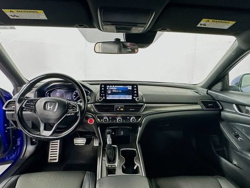 Used 2018 Honda Accord Sport image 3