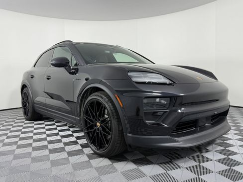Certified 2025 Porsche Macan 4S Electric AWD/4WD image 7