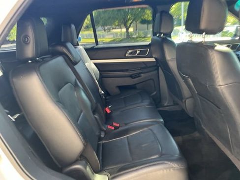 Used 2016 Ford Explorer XLT w/ Equipment Group 202A AWD/4WD image 29