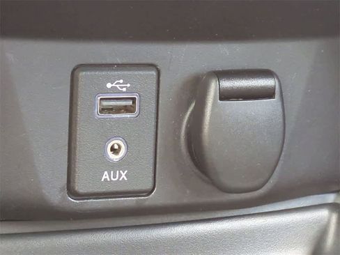 Used 2017 Nissan Rogue S image 27