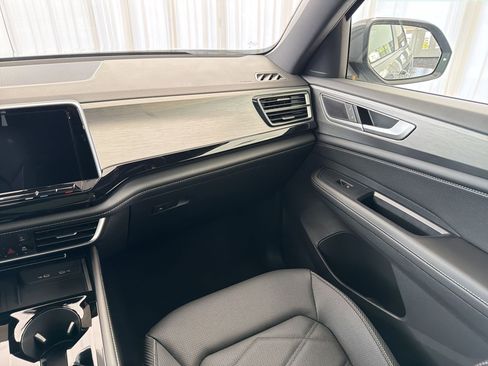 New 2026 Volkswagen Atlas Cross Sport SE FWD image 28