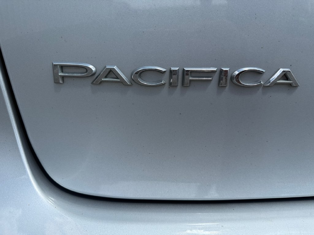 Used 2024 Chrysler Pacifica Touring-L FWD image 44