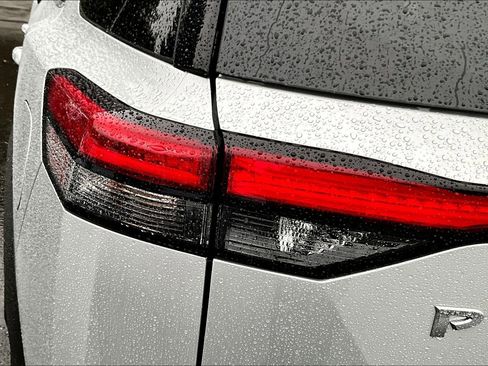 Used 2024 Nissan Pathfinder SV image 21