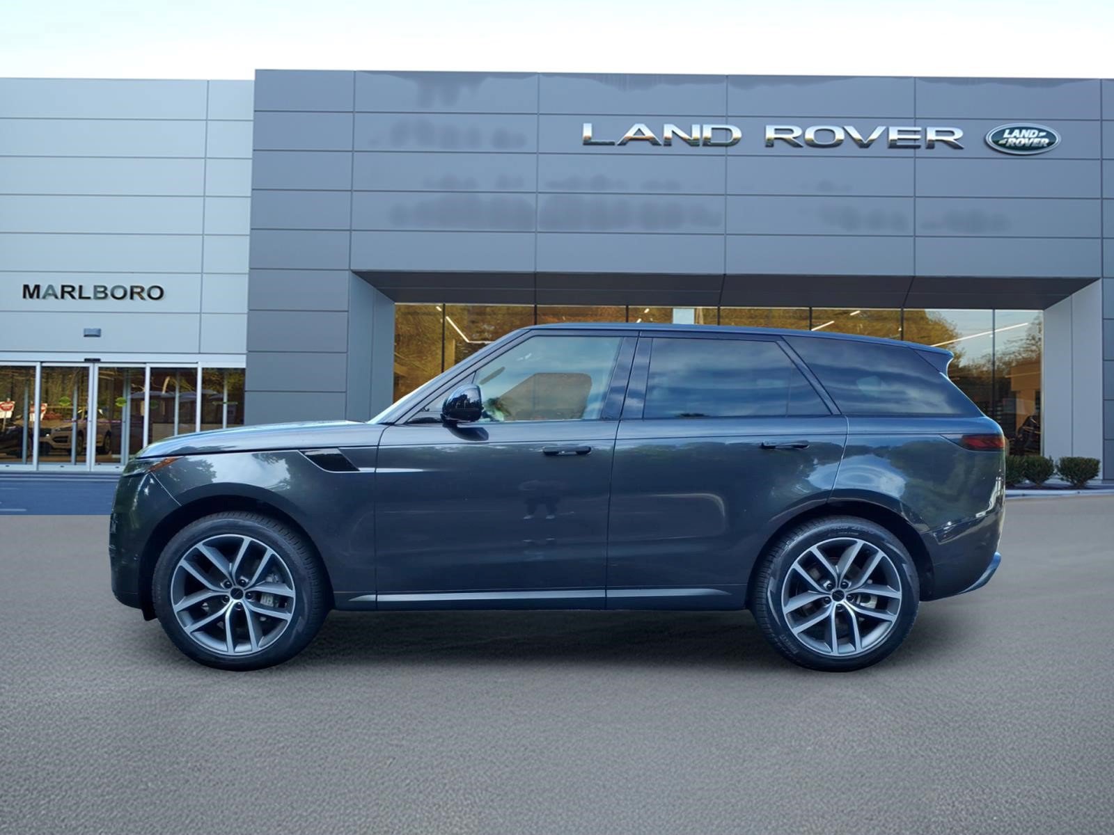 New 2027 Land Rover Range Rover Sport SE AWD/4WD image 6