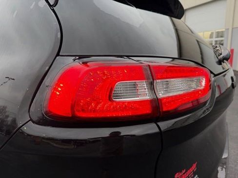 Used 2017 Jeep Cherokee Trailhawk w/ Cold Weather Group image 4