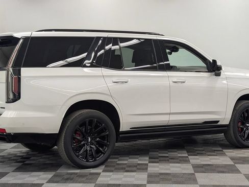 Used 2024 Cadillac Escalade Sport Platinum w/ LPO, ONYX Package AWD/4WD image 7
