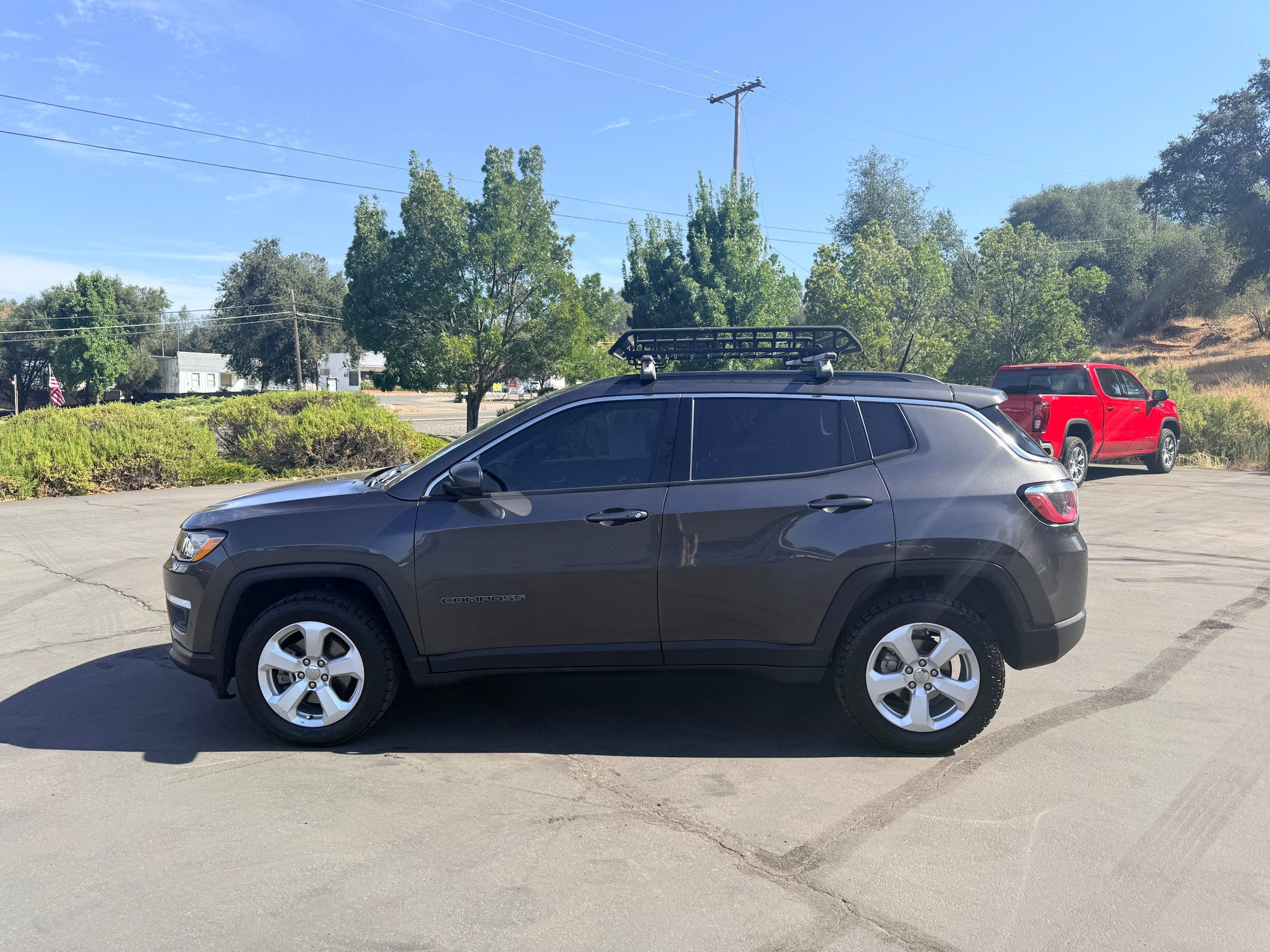 Used 2018 Jeep Compass Latitude AWD/4WD image 1