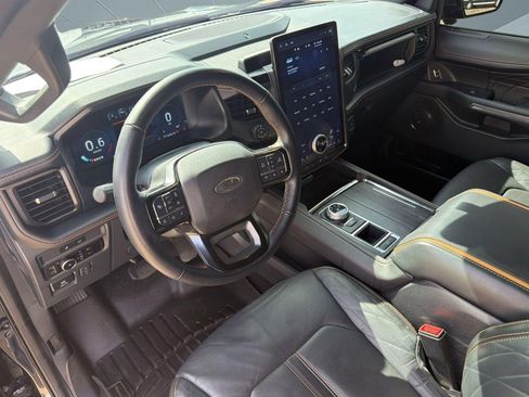 Used 2023 Ford Expedition Platinum RWD image 4
