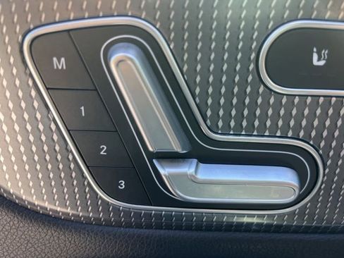 Used 2020 Mercedes-Benz GLB 250 4MATIC image 11