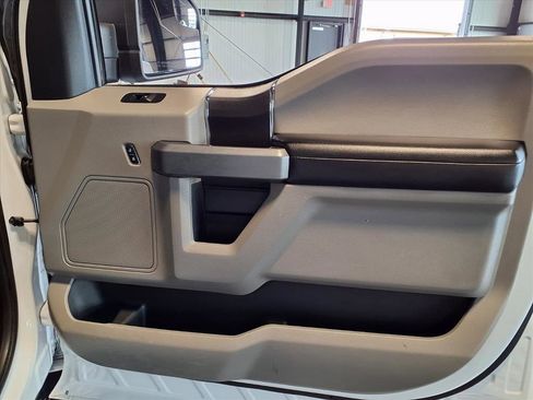 Used 2018 Ford F150 XLT w/ Trailer Tow Package image 13