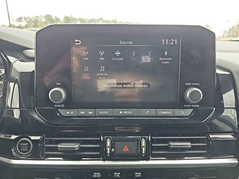 Used 2022 Nissan Pathfinder SV image 25