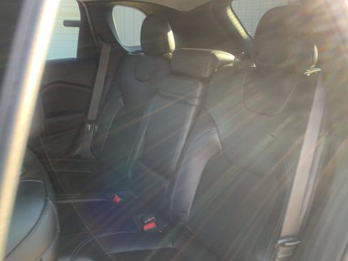 Used 2019 Jeep Cherokee Latitude Plus image 9