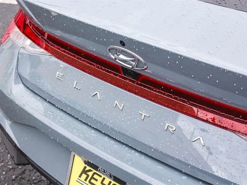 Used 2022 Hyundai Elantra SEL w/ Convenience Package image 9