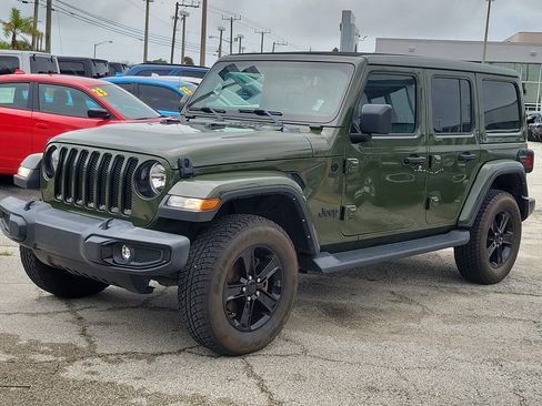 Used 2021 Jeep Wrangler Unlimited Sahara image 2