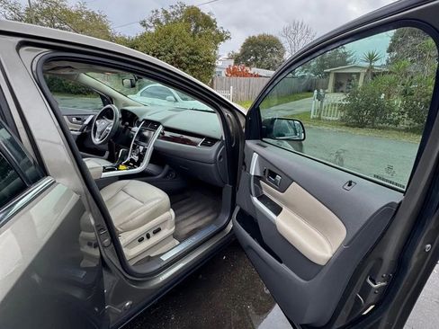 Used 2013 Ford Edge Limited FWD image 9