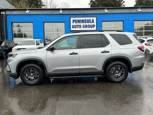 Used 2025 Honda Pilot TrailSport image 5