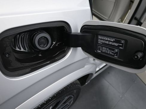 Certified 2024 Volvo XC90 B6 Plus AWD/4WD image 18