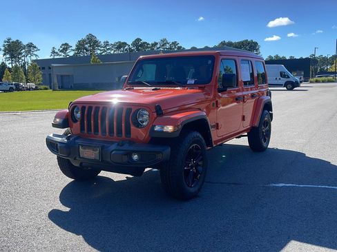 Used 2023 Jeep Wrangler Unlimited Sahara AWD/4WD image 3