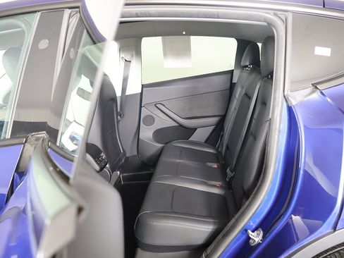 Used 2023 Tesla Model Y Long Range image 25