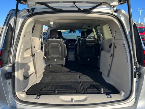 Used 2024 Chrysler Pacifica Limited image 20