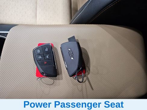 Used 2025 Chevrolet Equinox ACTIV w/ Safety and Technology Package image 19