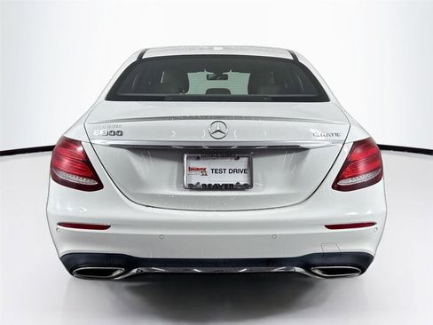 Used 2017 Mercedes-Benz E 300 4MATIC image 7