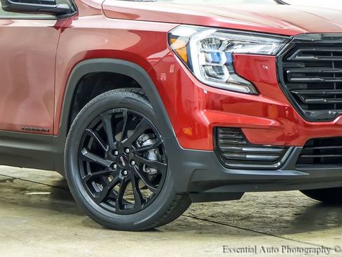 Certified 2023 GMC Terrain SLE w/ Driver Convenience Package AWD/4WD image 4