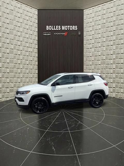 Certified 2025 Jeep Compass Latitude w/ Convenience Group AWD/4WD image 9