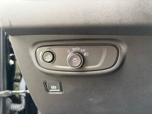 Used 2023 GMC Terrain SLE w/ Driver Convenience Package image 32