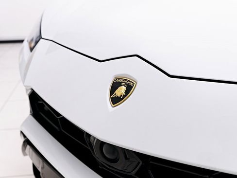 Used 2022 Lamborghini Urus image 19