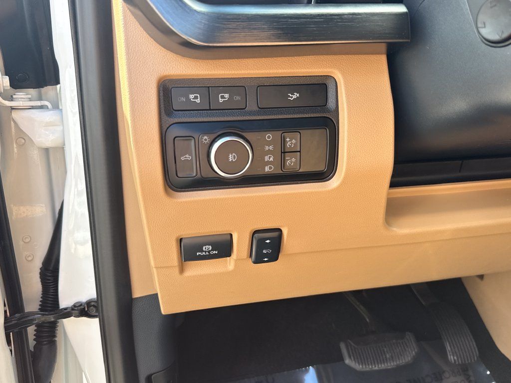 Used 2024 Ford F250 Lariat w/ Lariat Ultimate Package AWD/4WD image 14