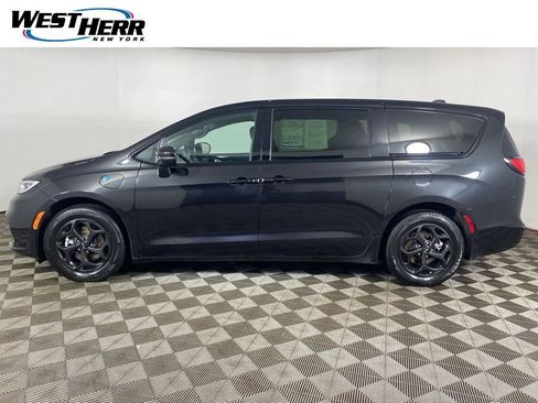 Used 2023 Chrysler Pacifica Touring-L w/ S Appearance Package image 24