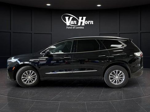 Used 2022 Buick Enclave Essence image 11