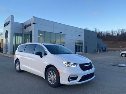 New 2026 Chrysler Pacifica Select